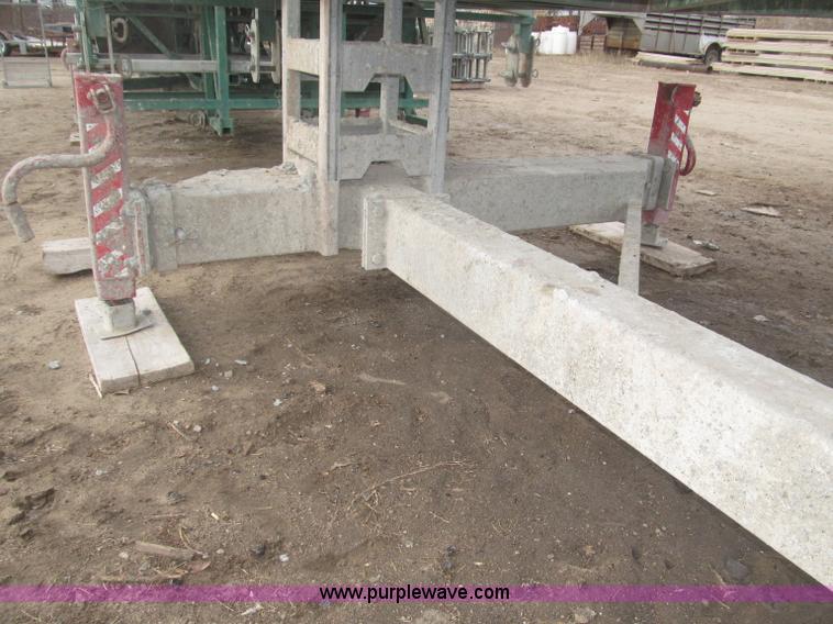 image for item B5445 2002 Hydro Mobile M2 20,000 lbs 40' hydraulic tower