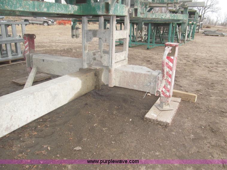 image for item B5445 2002 Hydro Mobile M2 20,000 lbs 40' hydraulic tower