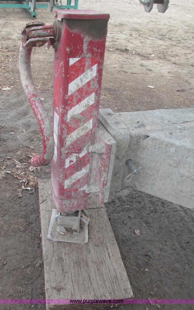 image for item B5445 2002 Hydro Mobile M2 20,000 lbs 40' hydraulic tower