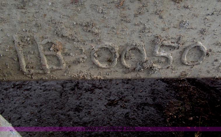 image for item B5445 2002 Hydro Mobile M2 20,000 lbs 40' hydraulic tower