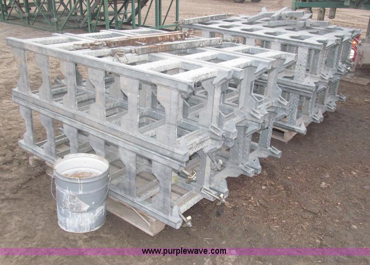 image for item B5445 2002 Hydro Mobile M2 20,000 lbs 40' hydraulic tower