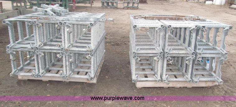 image for item B5445 2002 Hydro Mobile M2 20,000 lbs 40' hydraulic tower