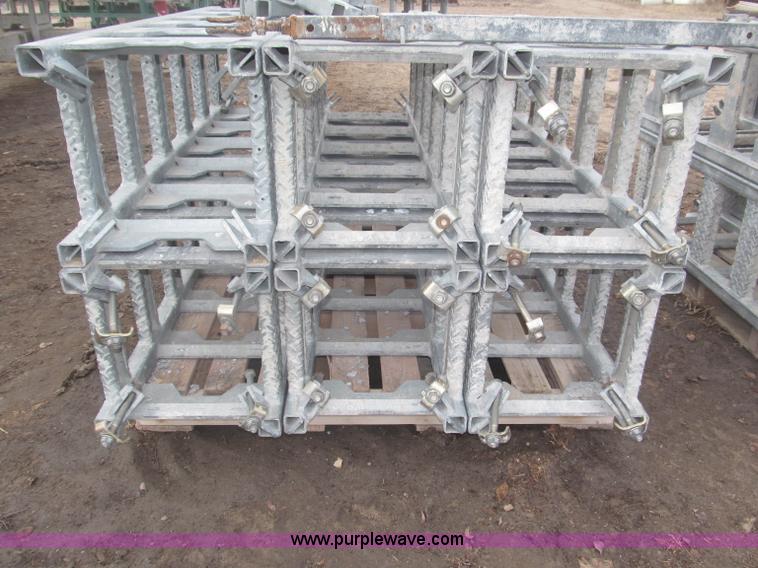 image for item B5445 2002 Hydro Mobile M2 20,000 lbs 40' hydraulic tower