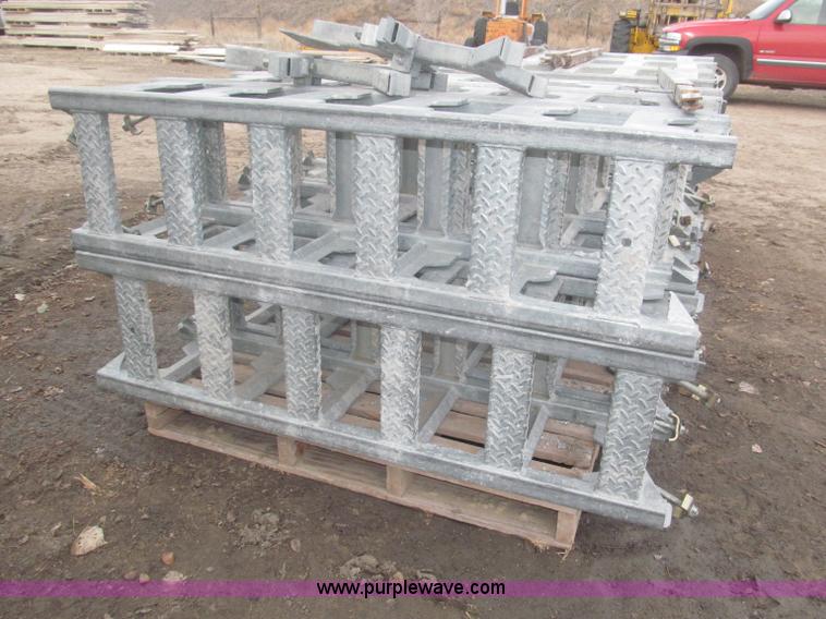 image for item B5445 2002 Hydro Mobile M2 20,000 lbs 40' hydraulic tower