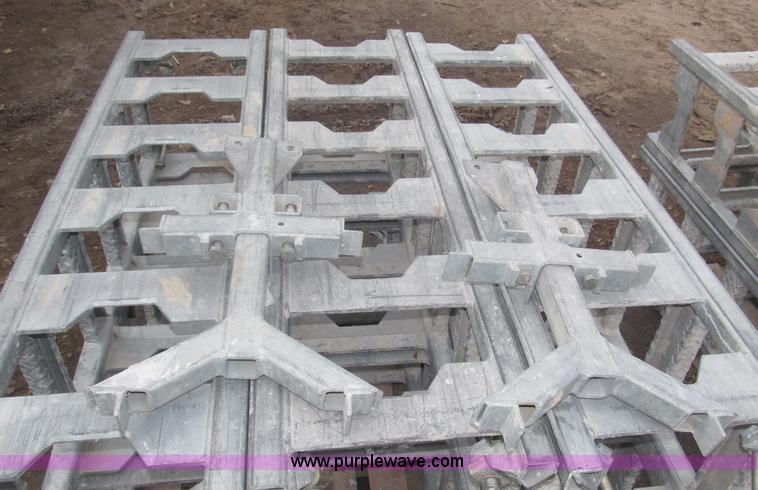 image for item B5445 2002 Hydro Mobile M2 20,000 lbs 40' hydraulic tower