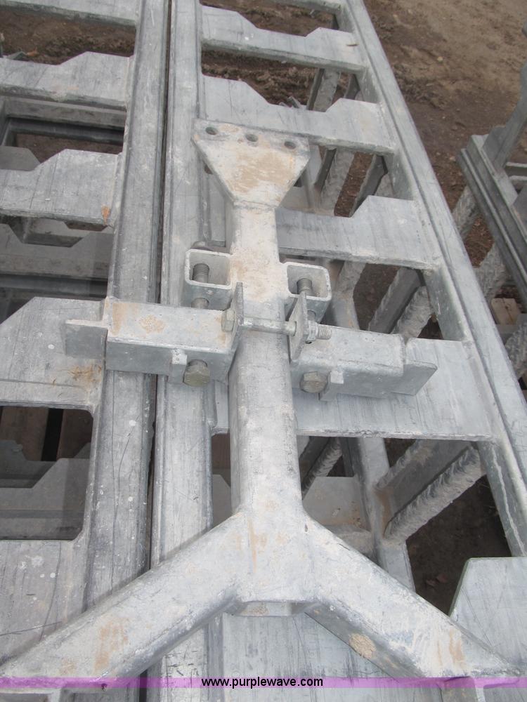 image for item B5445 2002 Hydro Mobile M2 20,000 lbs 40' hydraulic tower