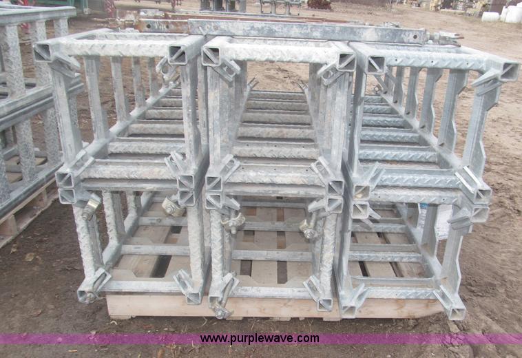 image for item B5445 2002 Hydro Mobile M2 20,000 lbs 40' hydraulic tower