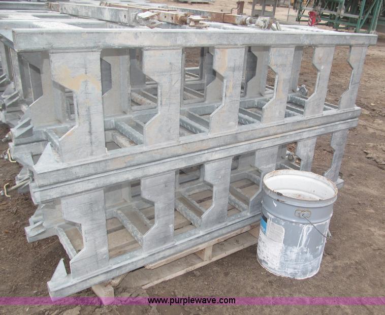 image for item B5445 2002 Hydro Mobile M2 20,000 lbs 40' hydraulic tower