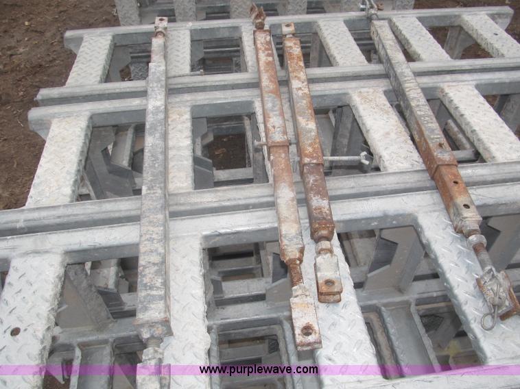 image for item B5445 2002 Hydro Mobile M2 20,000 lbs 40' hydraulic tower