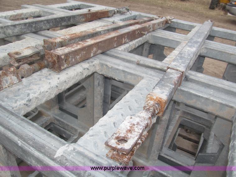 image for item B5445 2002 Hydro Mobile M2 20,000 lbs 40' hydraulic tower