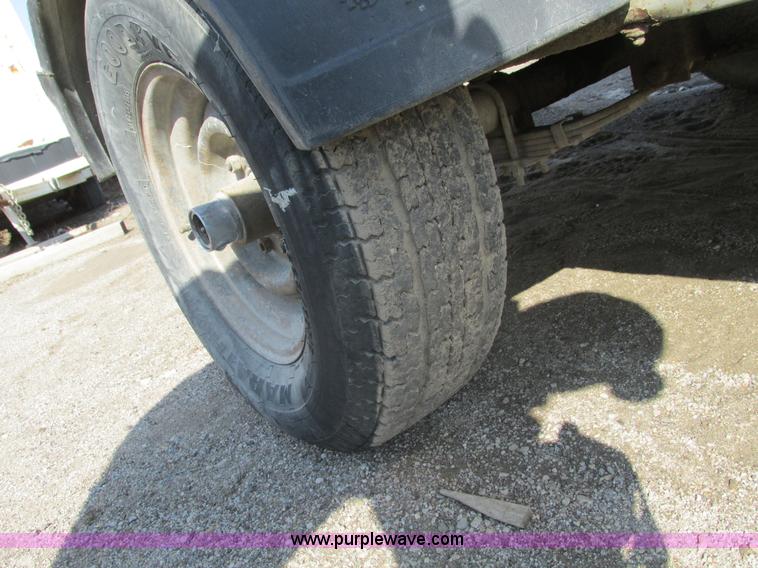 image for item B5792 1994 Leroi 375 air compressor