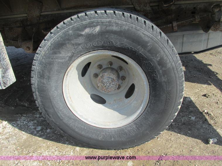 image for item B5796 2003 Ford F350 flatbed truck