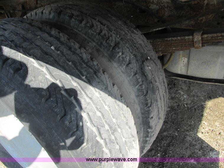 image for item B5796 2003 Ford F350 flatbed truck