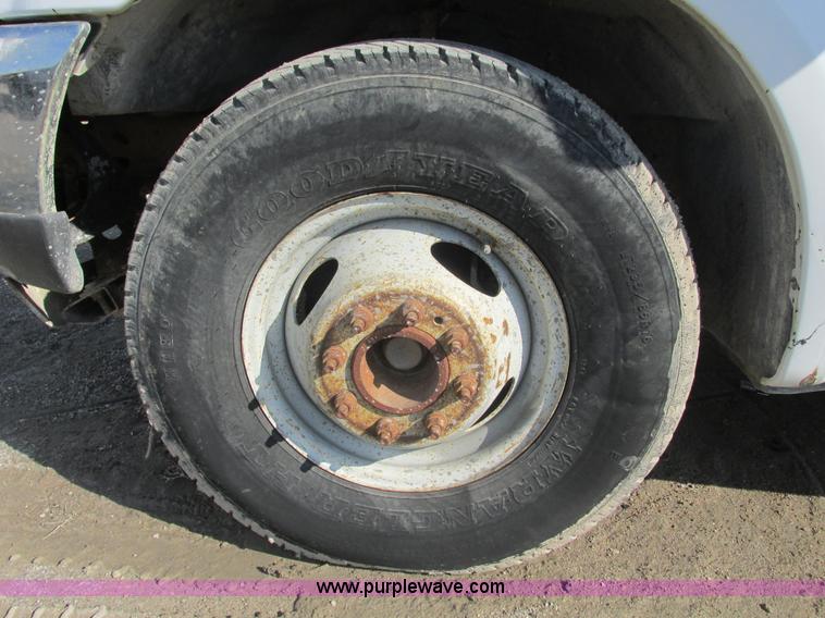 image for item B5796 2003 Ford F350 flatbed truck