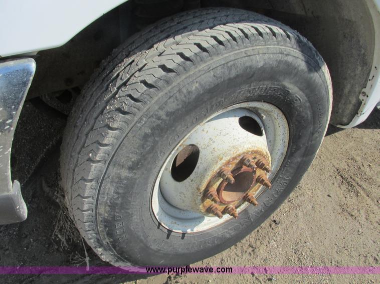 image for item B5796 2003 Ford F350 flatbed truck