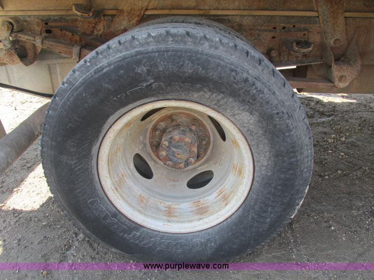 image for item B5796 2003 Ford F350 flatbed truck