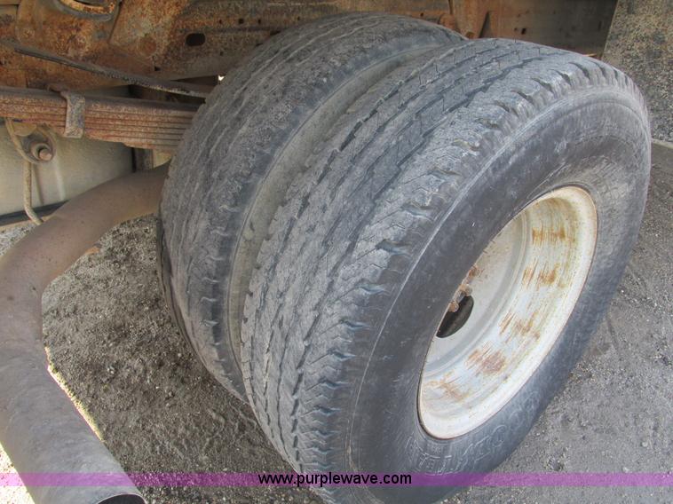 image for item B5796 2003 Ford F350 flatbed truck