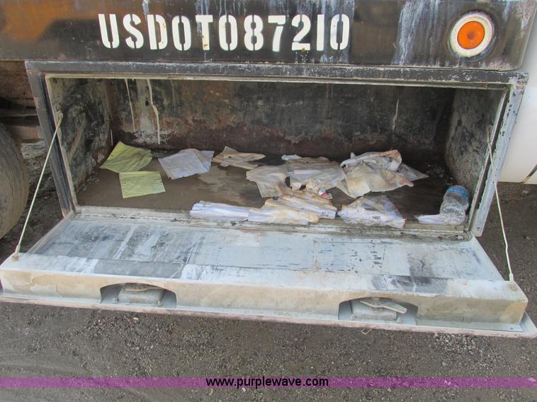 image for item B5796 2003 Ford F350 flatbed truck