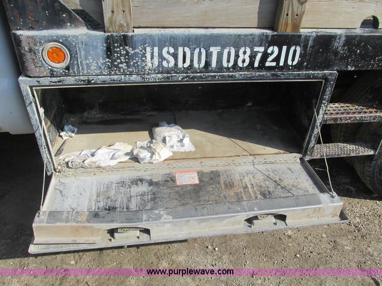 image for item B5796 2003 Ford F350 flatbed truck
