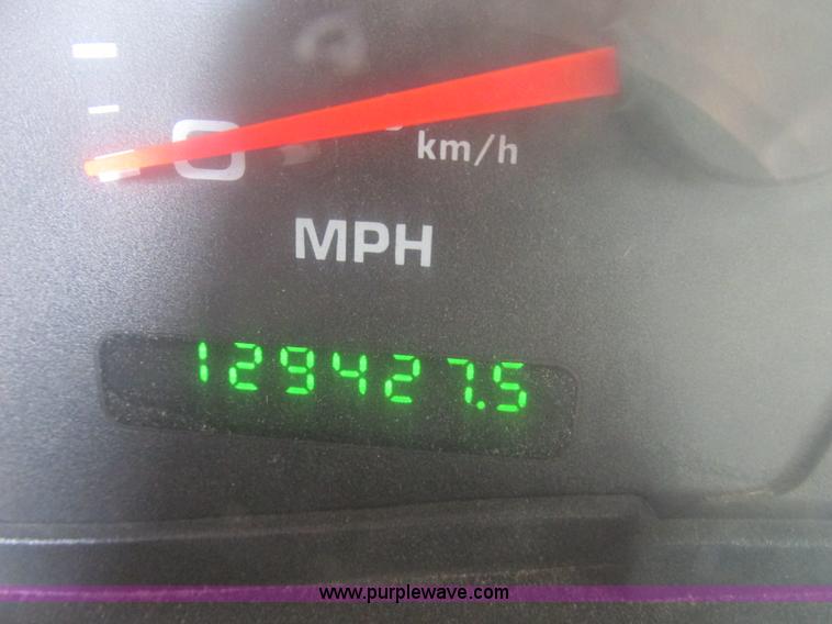 image for item B5796 2003 Ford F350 flatbed truck