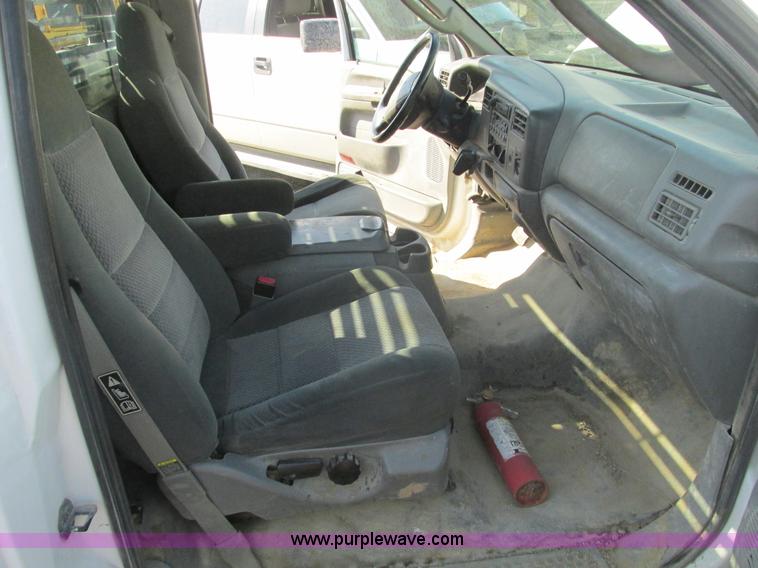 image for item B5796 2003 Ford F350 flatbed truck