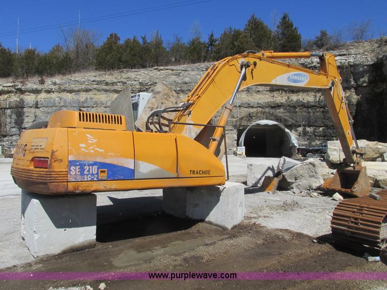image for item D3287 1995 Samsung SE210LC-2 excavator