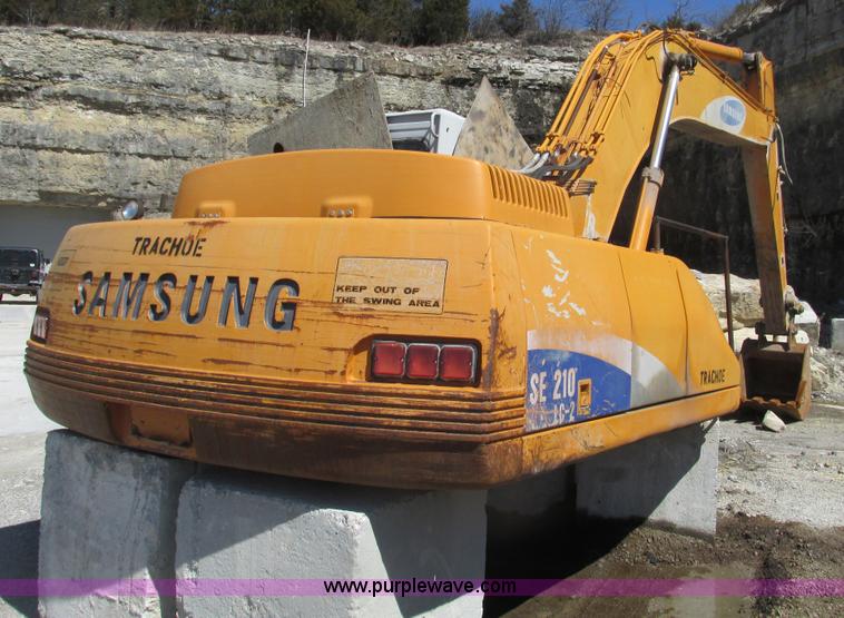 image for item D3287 1995 Samsung SE210LC-2 excavator