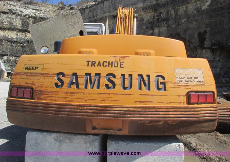 image for item D3287 1995 Samsung SE210LC-2 excavator