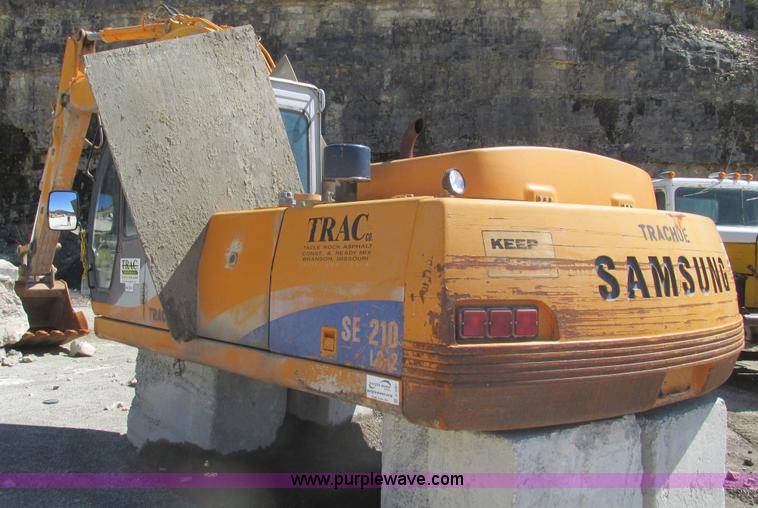 image for item D3287 1995 Samsung SE210LC-2 excavator