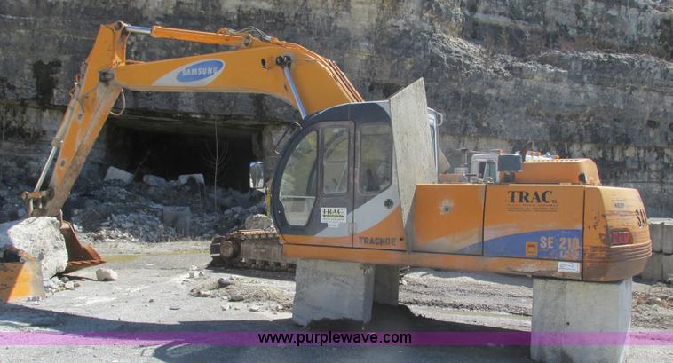 image for item D3287 1995 Samsung SE210LC-2 excavator