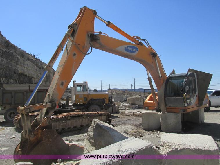 image for item D3287 1995 Samsung SE210LC-2 excavator