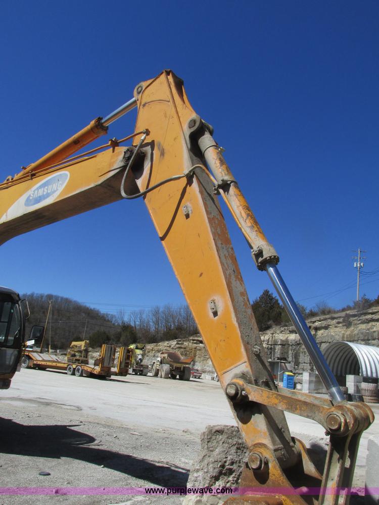 image for item D3287 1995 Samsung SE210LC-2 excavator
