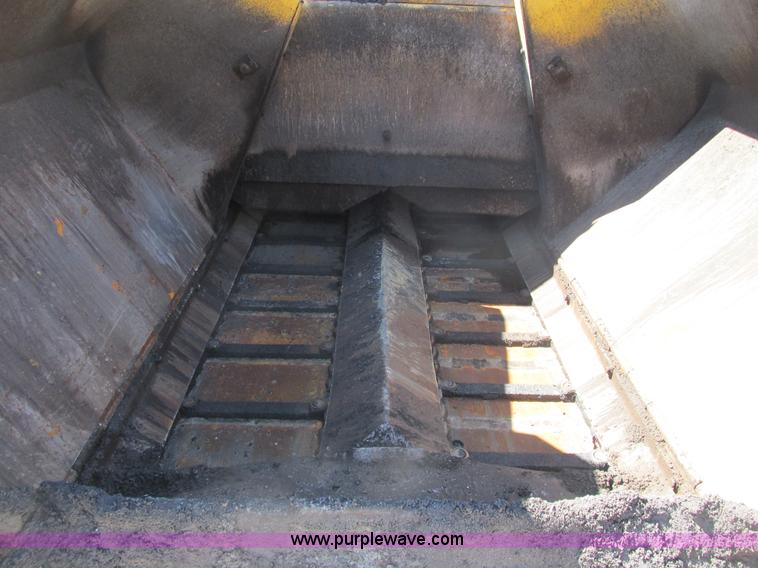 image for item D3288 1993 Blaw-Knox PF410 tracked asphalt paver