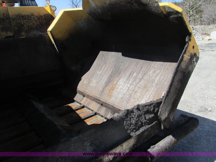 image for item D3288 1993 Blaw-Knox PF410 tracked asphalt paver