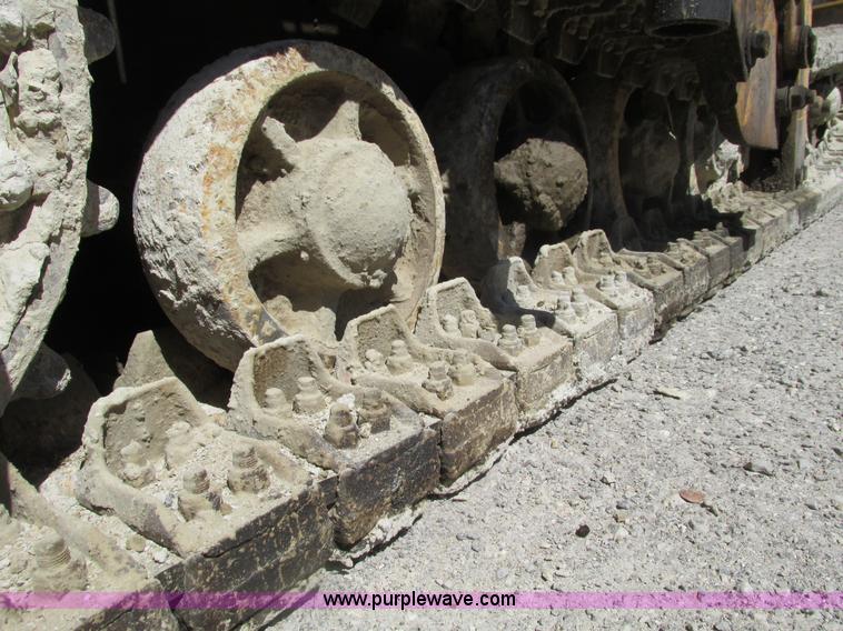 image for item D3288 1993 Blaw-Knox PF410 tracked asphalt paver