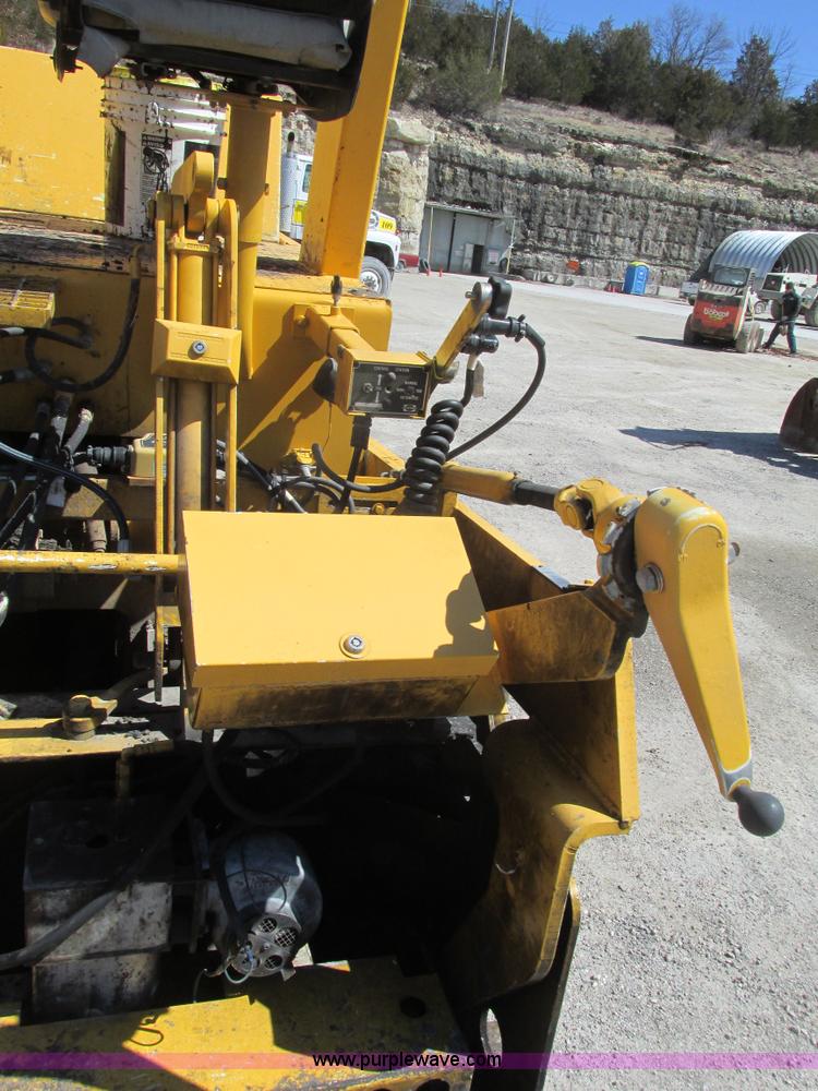 image for item D3288 1993 Blaw-Knox PF410 tracked asphalt paver