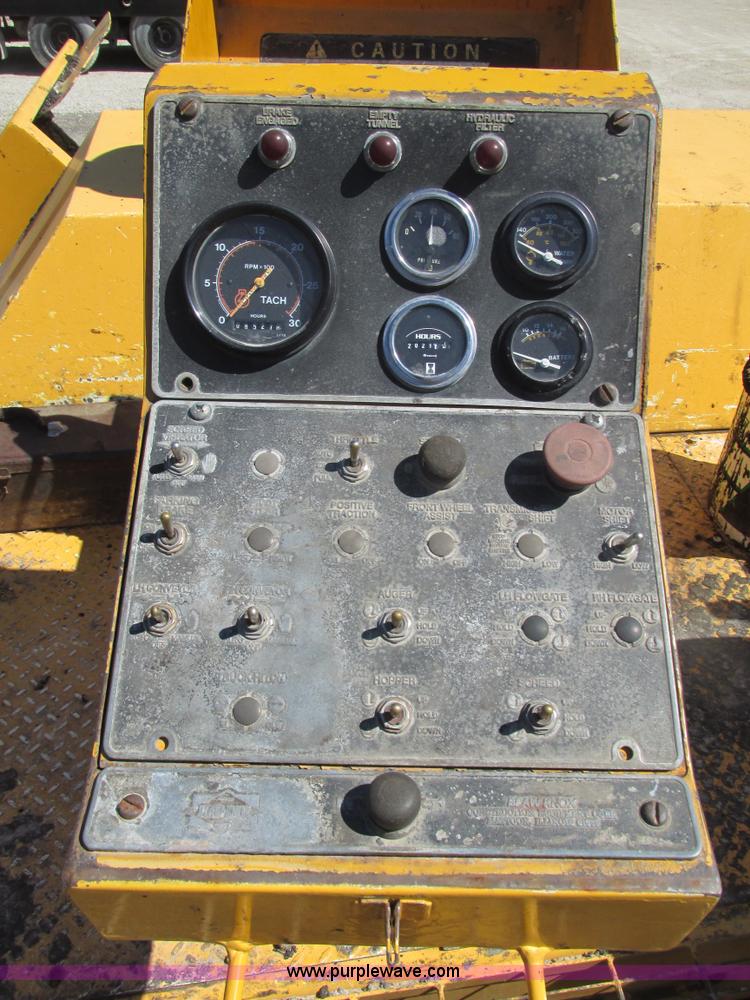 image for item D3288 1993 Blaw-Knox PF410 tracked asphalt paver