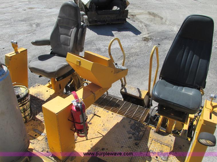image for item D3288 1993 Blaw-Knox PF410 tracked asphalt paver