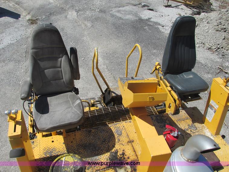 image for item D3288 1993 Blaw-Knox PF410 tracked asphalt paver