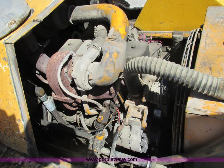 image for item D3288 1993 Blaw-Knox PF410 tracked asphalt paver