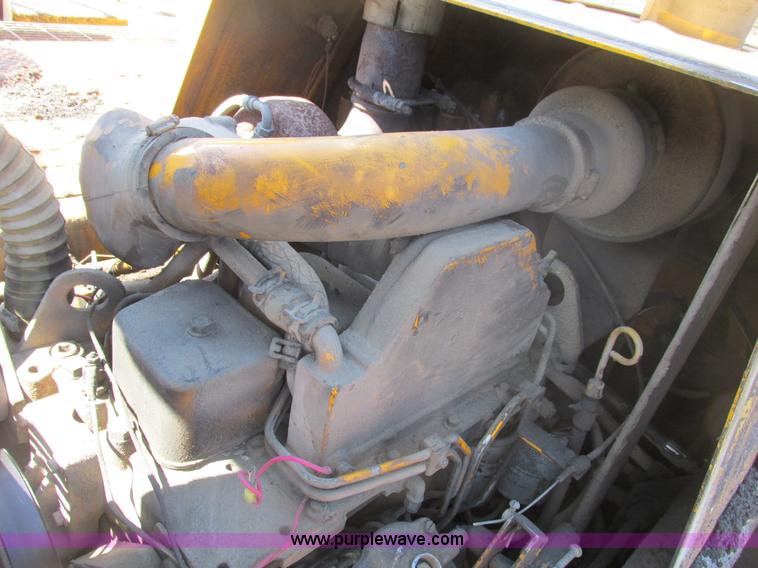 image for item D3288 1993 Blaw-Knox PF410 tracked asphalt paver