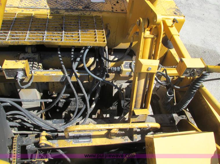 image for item D3288 1993 Blaw-Knox PF410 tracked asphalt paver