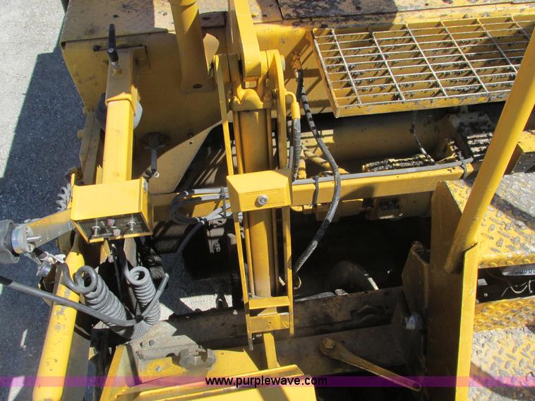 image for item D3288 1993 Blaw-Knox PF410 tracked asphalt paver