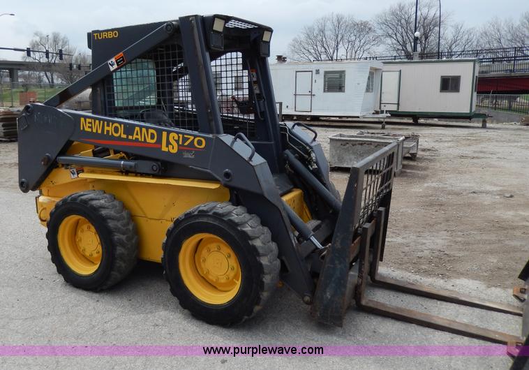 image for item D8012 1999 New Holland LS170 skid steer