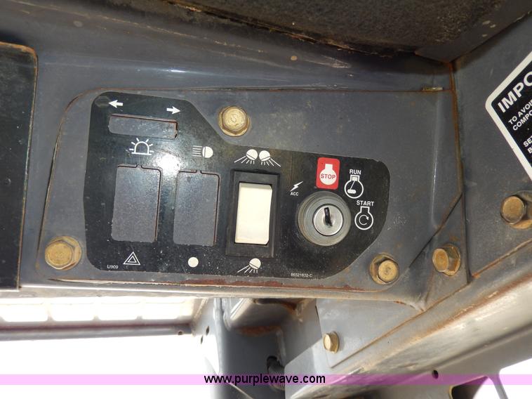 image for item D8012 1999 New Holland LS170 skid steer