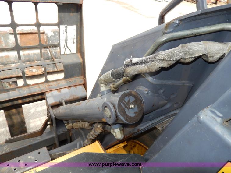 image for item D8012 1999 New Holland LS170 skid steer