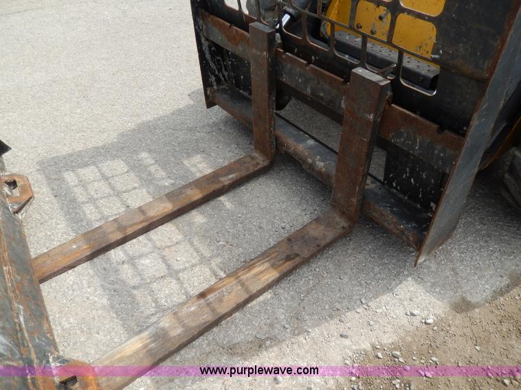 image for item D8012 1999 New Holland LS170 skid steer