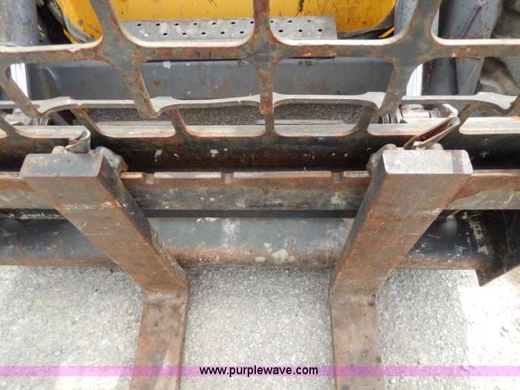 image for item D8012 1999 New Holland LS170 skid steer