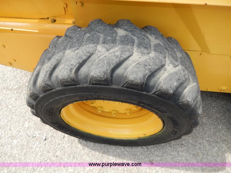 image for item D8012 1999 New Holland LS170 skid steer