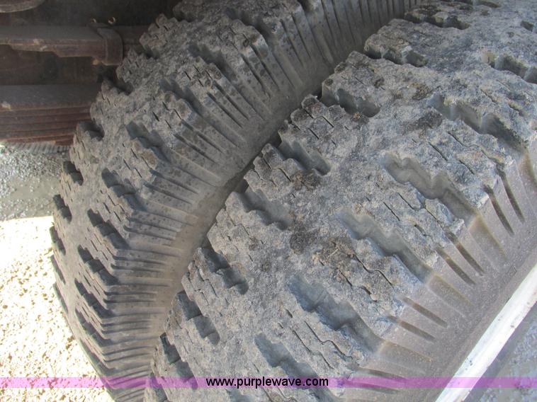 image for item E2832 1977 International Loadstar 1700 dump truck